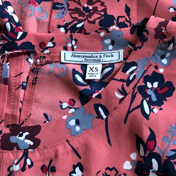 Abercrombie & Fitch Cap Sleeve Floral Blouse Womens Sz XS. - Picture 3 of 8